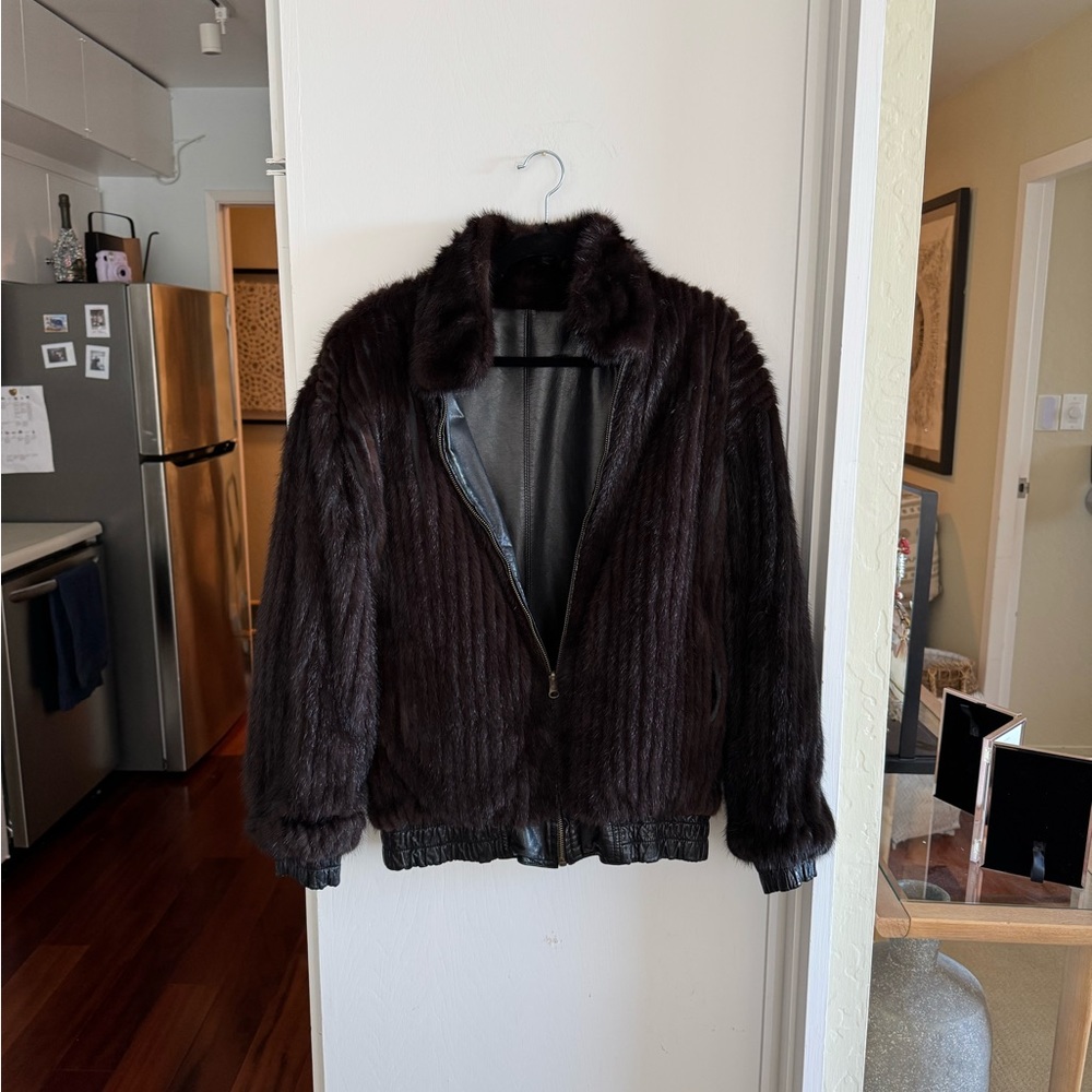 Reversible Black Leather Bomber Jacket with Mink Fur – Oversized Fit - Picture 10 of 11